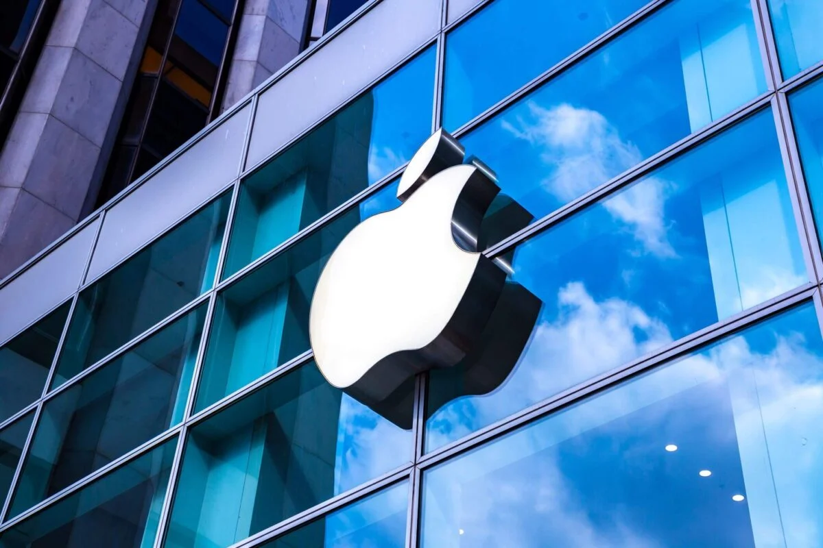 Bank of America Elevates AAPL Price Target to $325 on Strong iPhone Performance