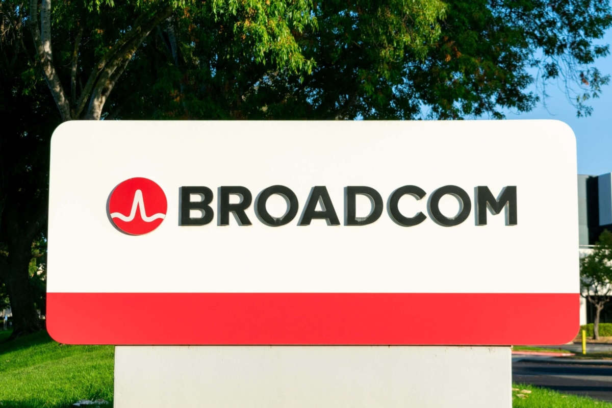 Broadcom (AVGO) Gains 28% in April Following Major AI Infrastructure Agreements