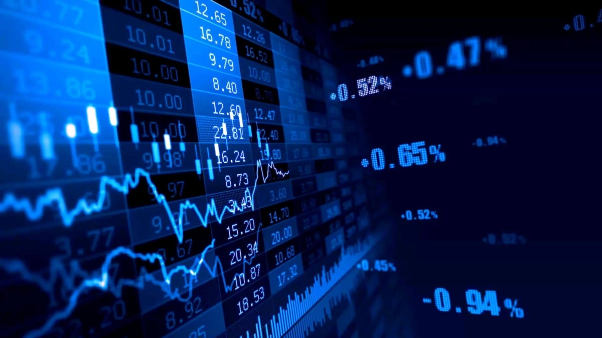 Bitcoin Holds $81K While Burry Flags Nasdaq Bubble and Oil Surges Past $105