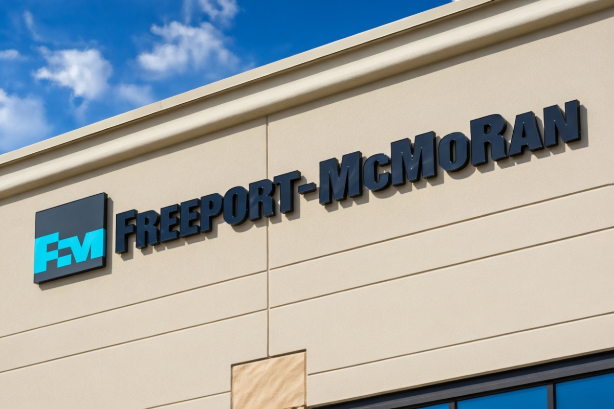 Freeport-McMoRan Shares Plunge 10% on Reduced Copper and Gold Production Forecasts