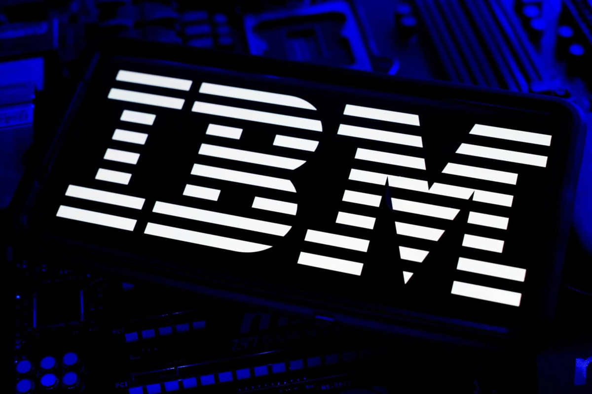 IBM Sees Analyst Downgrades: Three Firms Converge on $290 Price Target